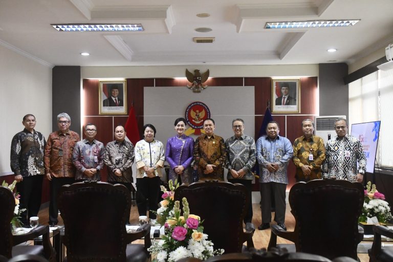 KPPU dan OJK Tanda Tangani MOU, Perkuat Sinergi   Sektor Jasa Keuangan